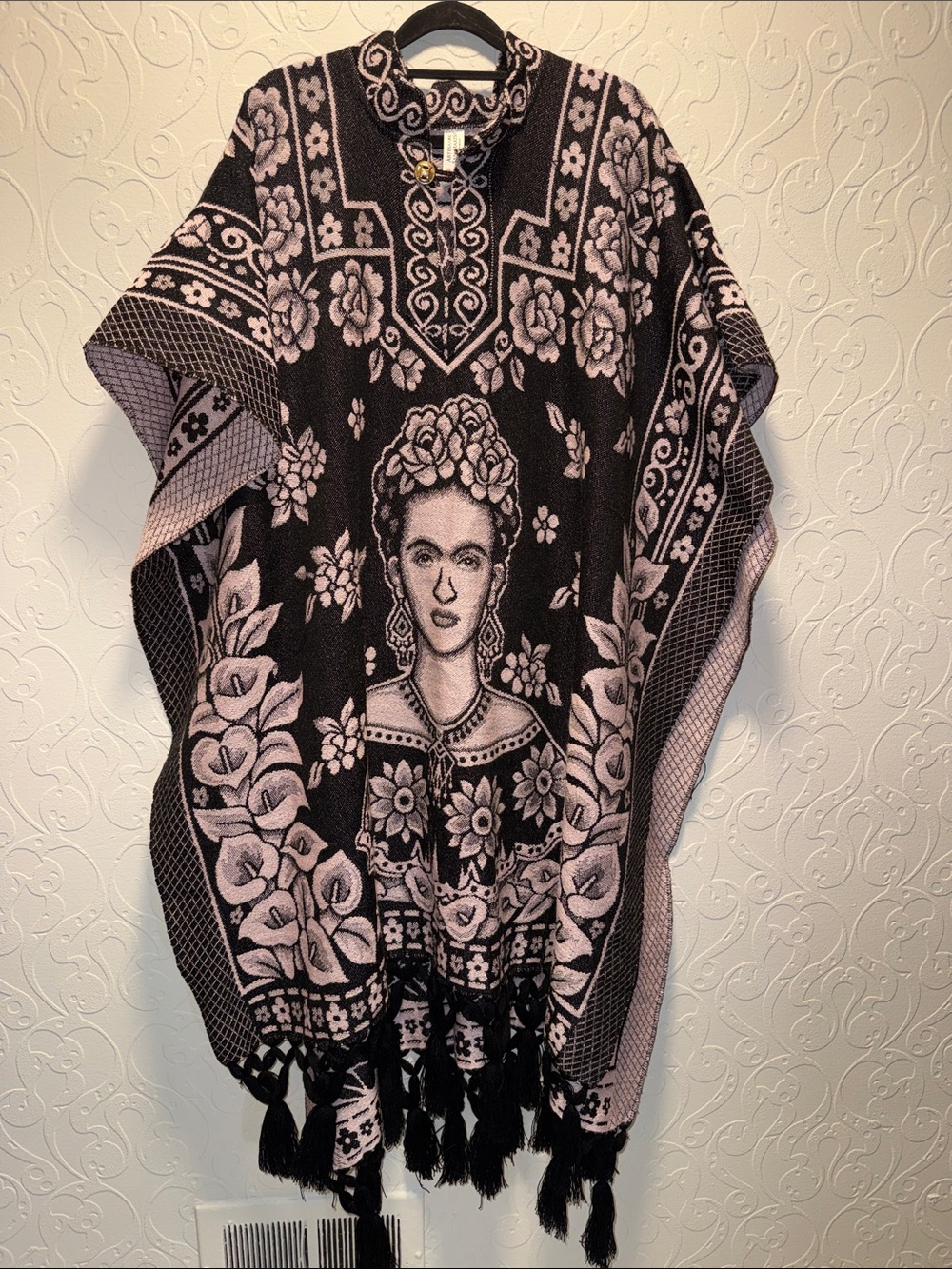 Frida Kahlo Graphic Poncho - Black & Light Pink - Picture 2 of 5